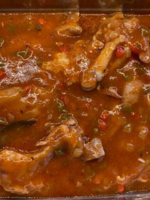 Peus de porc amb salsa, tendres i plens de sabor